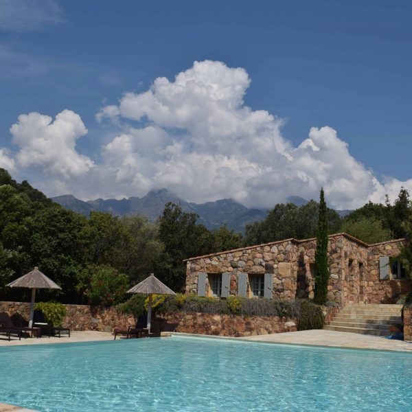 kamena kuća bazen najam